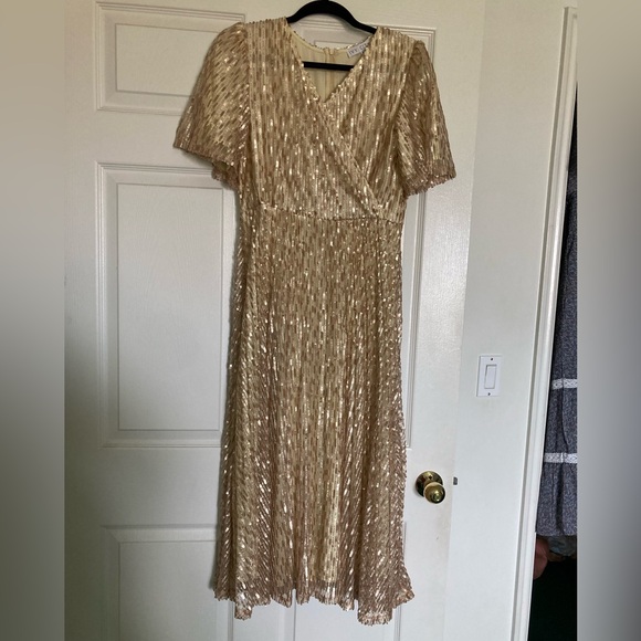 Ivy City Co Dresses & Skirts - Ivy City Co “Goldie” —Elegant Gold Evening Dress